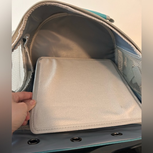 Portable Small Animal Carrier.  Pouch Foldable Pet Backpack - Picture 5 of 7